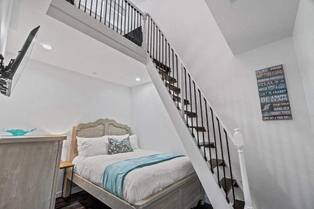 Newly Remodeled Beachfront Townhome - Sleeps 14 Panama City Beach Exterior photo